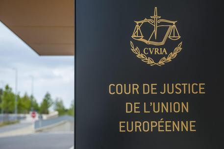 Servizi postali personalizzati: esclusi dal regime di esenzione IVA in caso di condizioni privilegiate